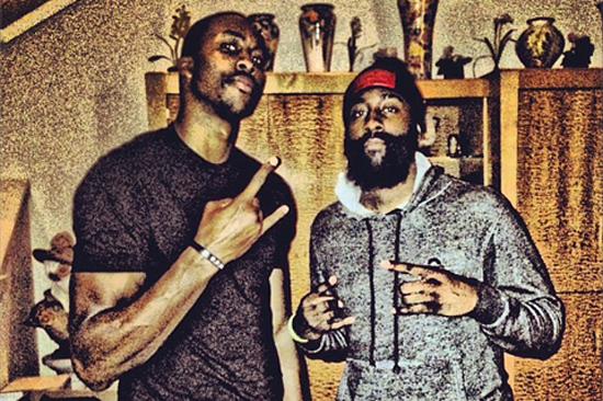 格拉斯纳谈对阵曼联：一周内第三次对三后卫阵型的球队很有趣（格拉斯纳谈战曼联：一周第三次遭遇三后卫球队，颇感有趣）