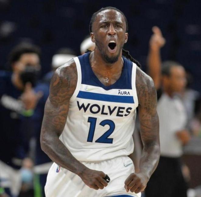 意媒：黄潜考虑买断那不勒斯租将拉法-马林，皇马握有回购权（意媒：比利亚雷亚尔考虑买断那不勒斯租借的拉法-马林，皇马保留回购权）