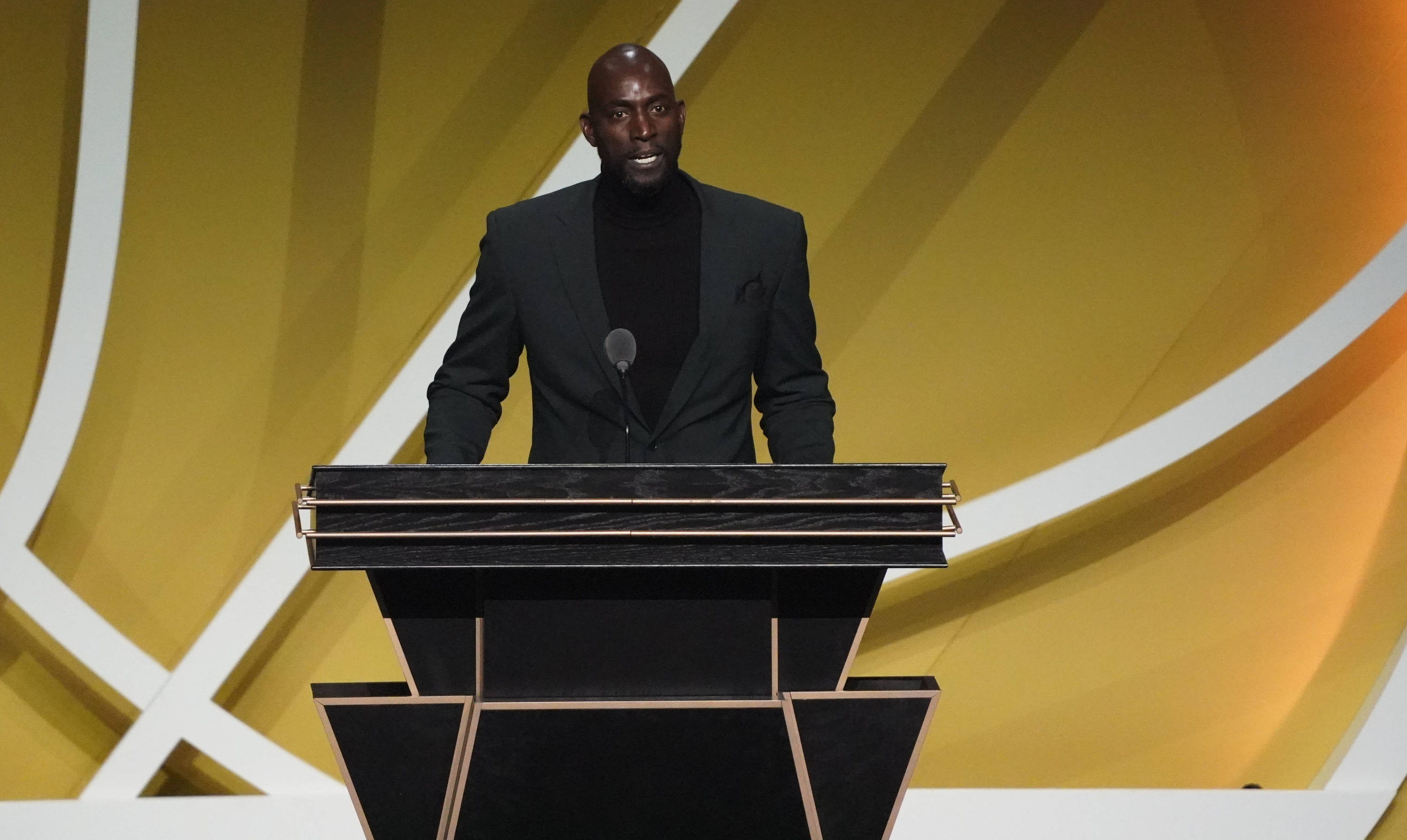 中超比赛亮点：上海海港2-1战胜山东泰山,（中超焦点战：上海海港2比1击败山东泰山）