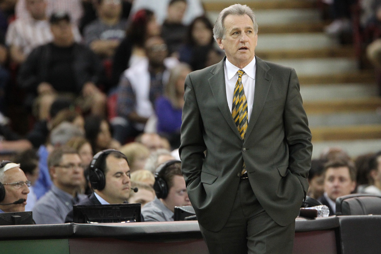 巴萨梅西任意球破门助球队领先（梅西任意球破门，巴萨先拔头筹）