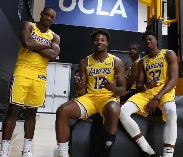 英超半场：两队合计零射正，琼斯远射中框，利兹联0-0利物浦（英超半场战报：利兹联0-0利物浦，两队零射正，琼斯远射中框）