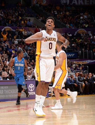 FC26美丽足球：维蒂尼亚、德容领衔，金外脚背夸雷斯马在列（FC26唯美球风：德容、维蒂尼亚领衔，外脚背大师夸雷斯马上榜）