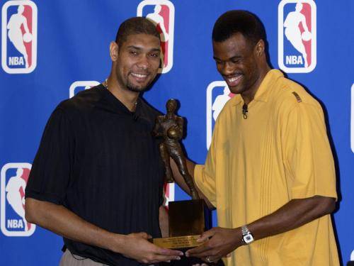 英超-狼队0-3曼联：送副班长首胜？NO！阿莫林要逼近欧冠区｜前瞻（英超-狼队0-3曼联：拒做送分童子，阿莫林剑指欧冠区｜前瞻）